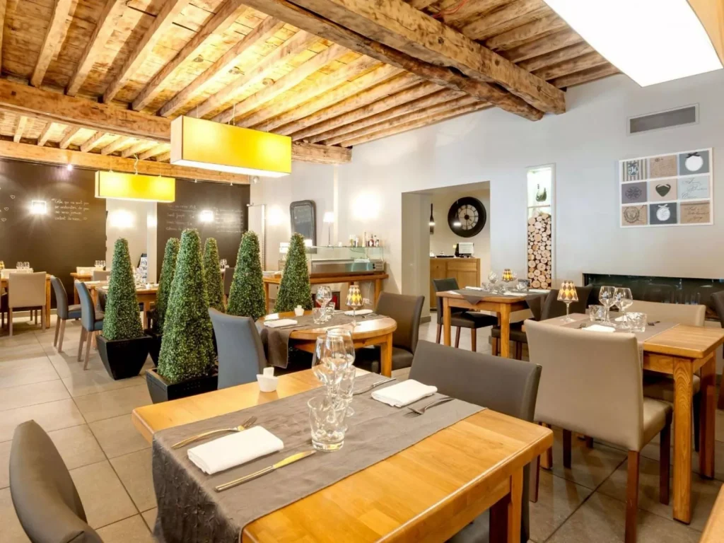 Salle du restaurant — gastronomie lyonnaise et Beaujolais
