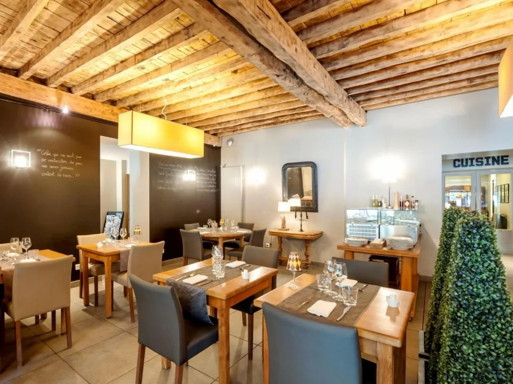 Salle principale du restaurant Burnichon, Beaujolais